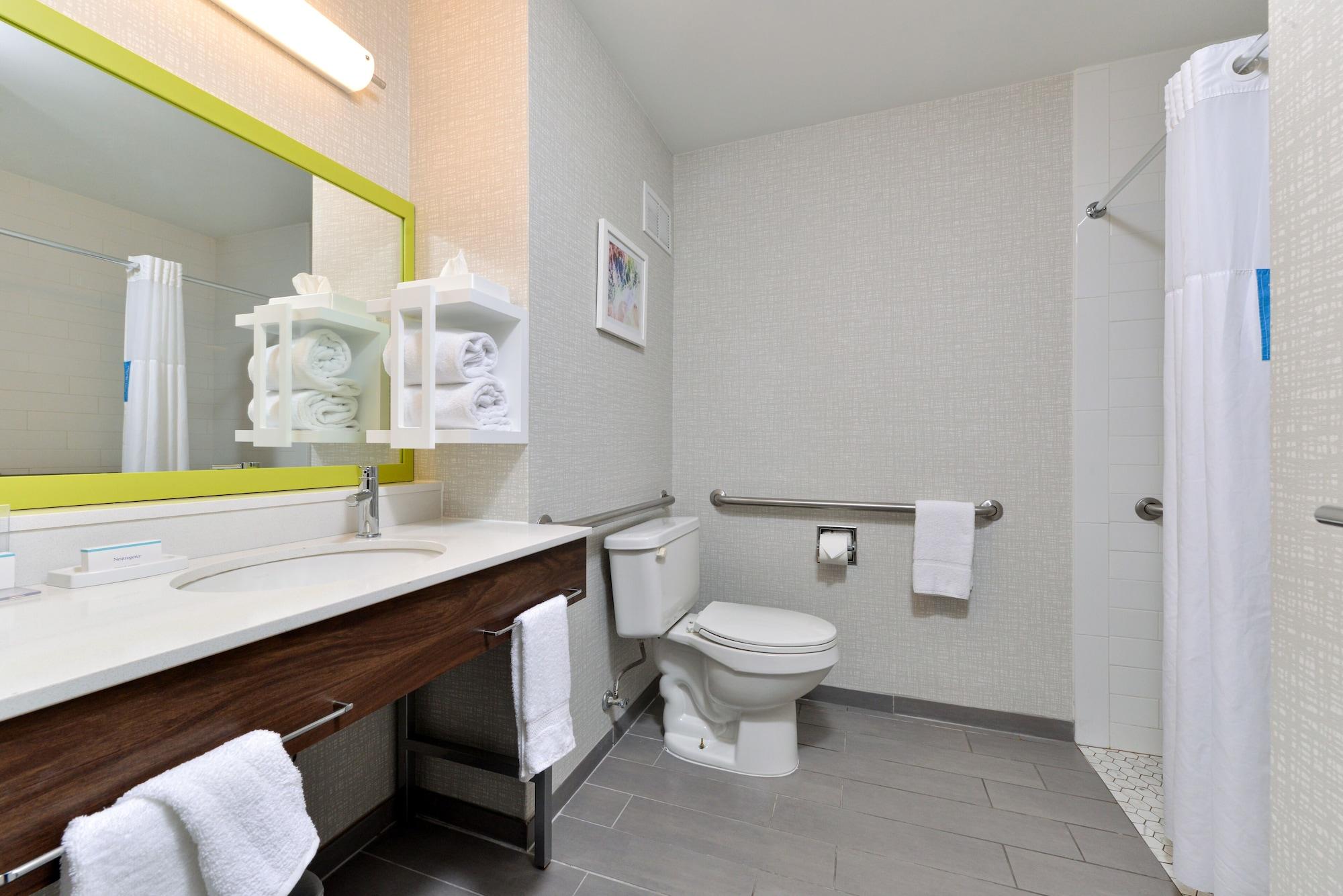 Hampton Inn By Hilton Panama City Beach Upper Grand Lagoon Exterior photo