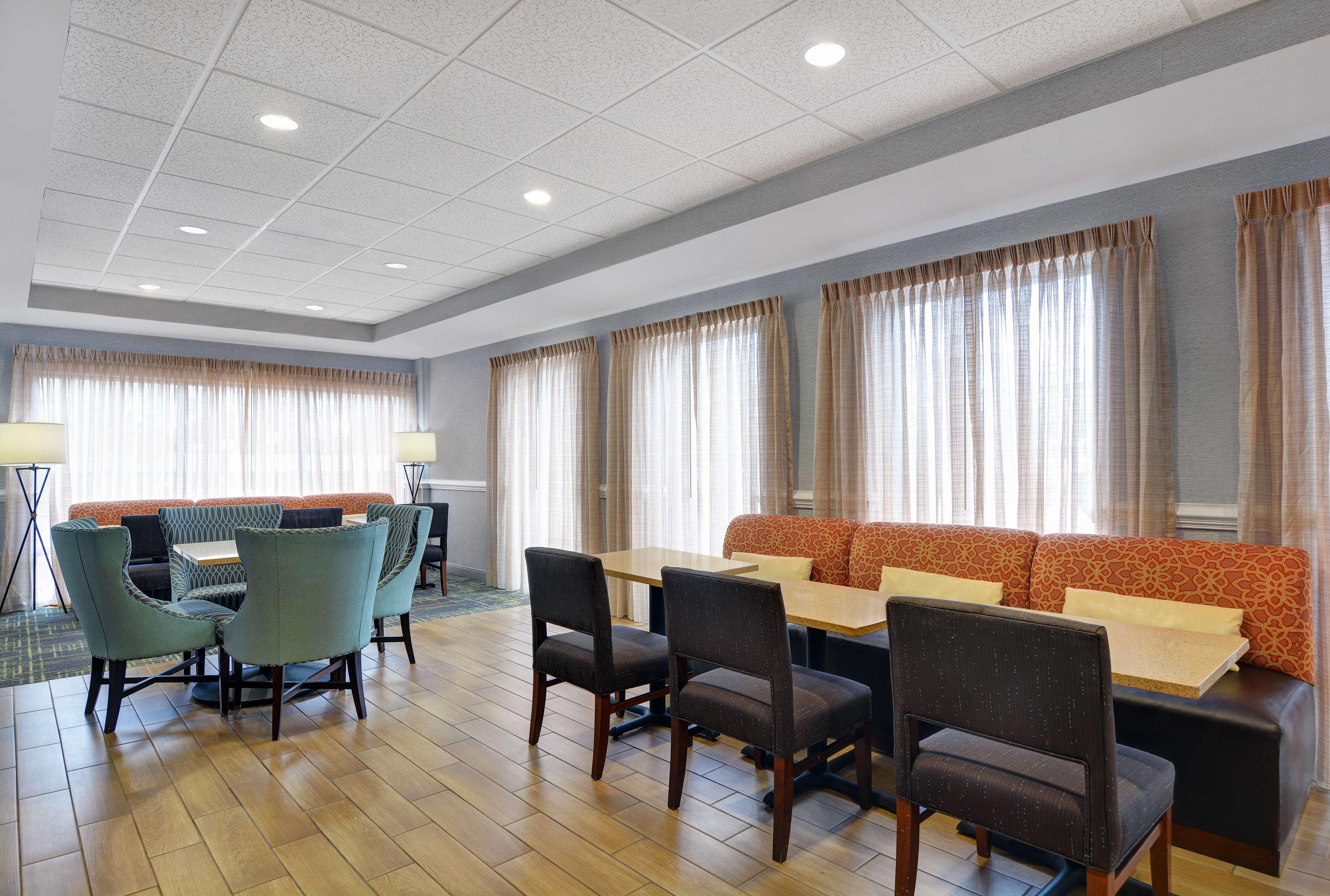 Hampton Inn By Hilton Panama City Beach Upper Grand Lagoon Exterior photo