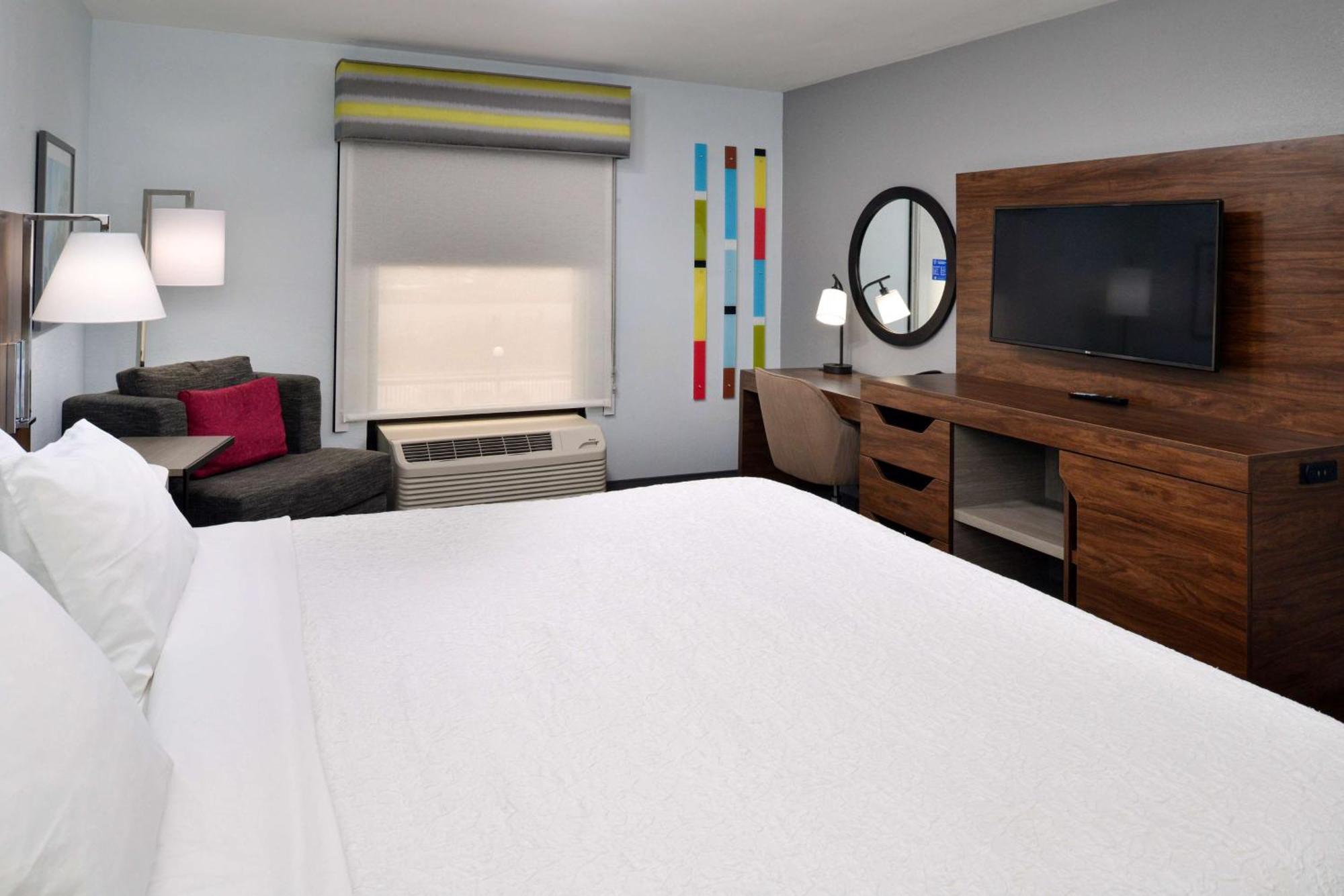 Hampton Inn By Hilton Panama City Beach Upper Grand Lagoon Exterior photo