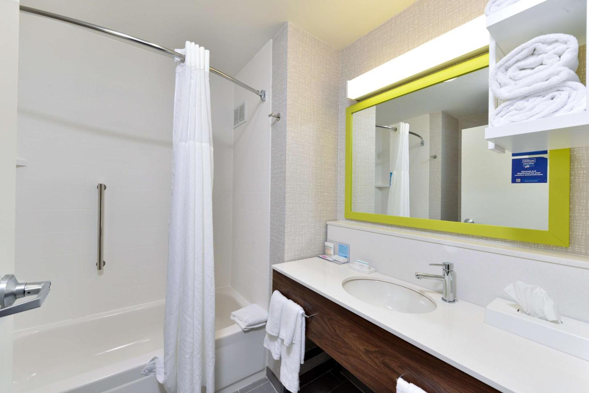 Hampton Inn By Hilton Panama City Beach Upper Grand Lagoon Exterior photo