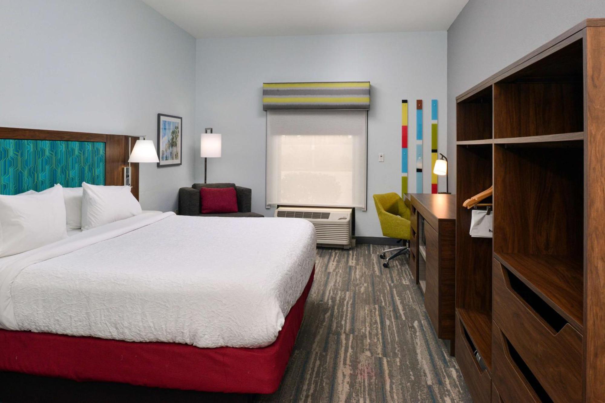 Hampton Inn By Hilton Panama City Beach Upper Grand Lagoon Exterior photo