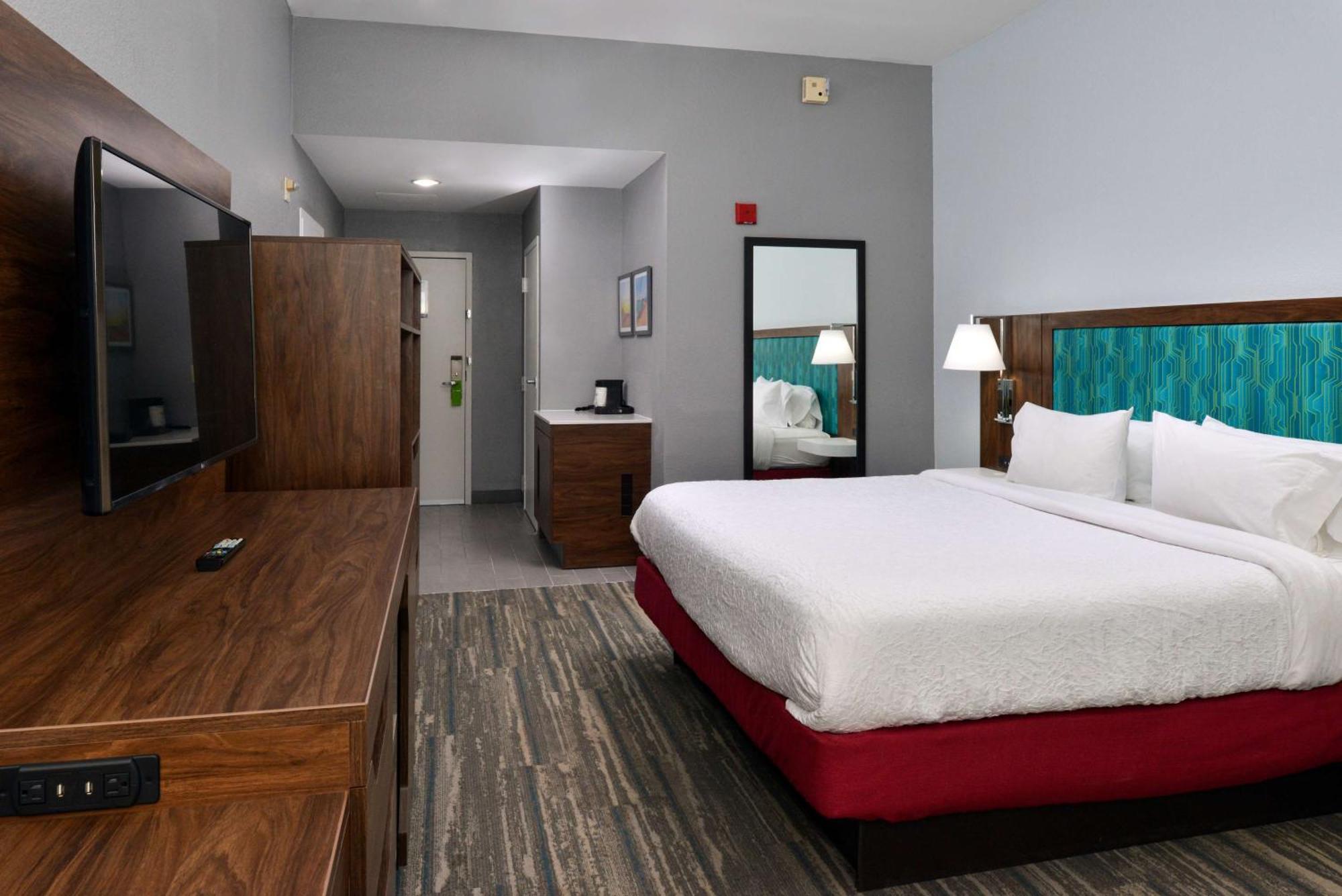 Hampton Inn By Hilton Panama City Beach Upper Grand Lagoon Exterior photo