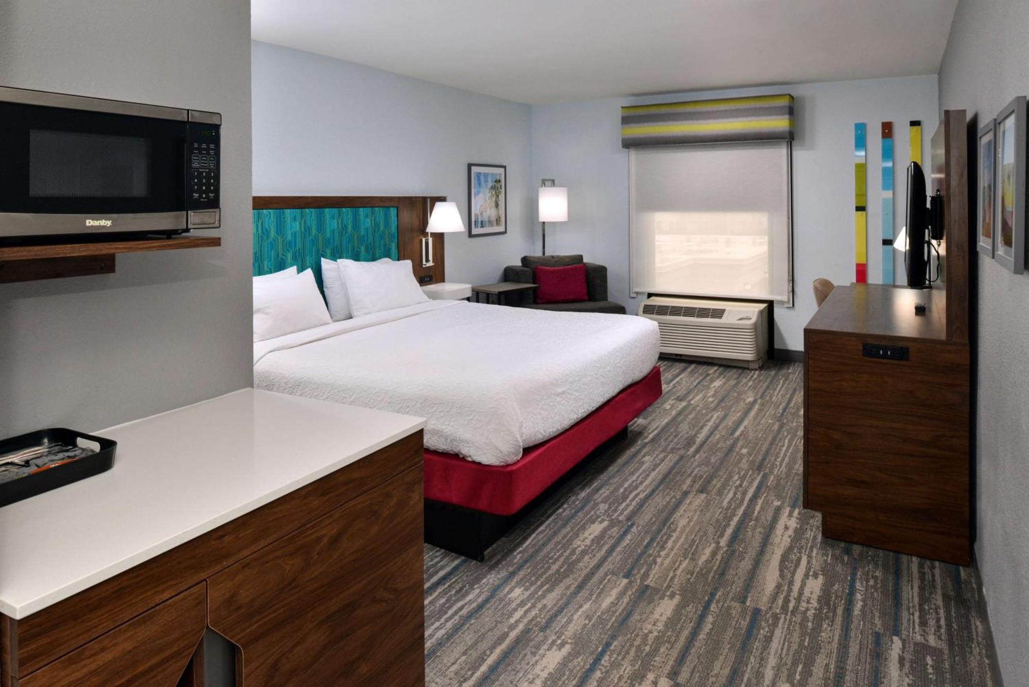 Hampton Inn By Hilton Panama City Beach Upper Grand Lagoon Exterior photo
