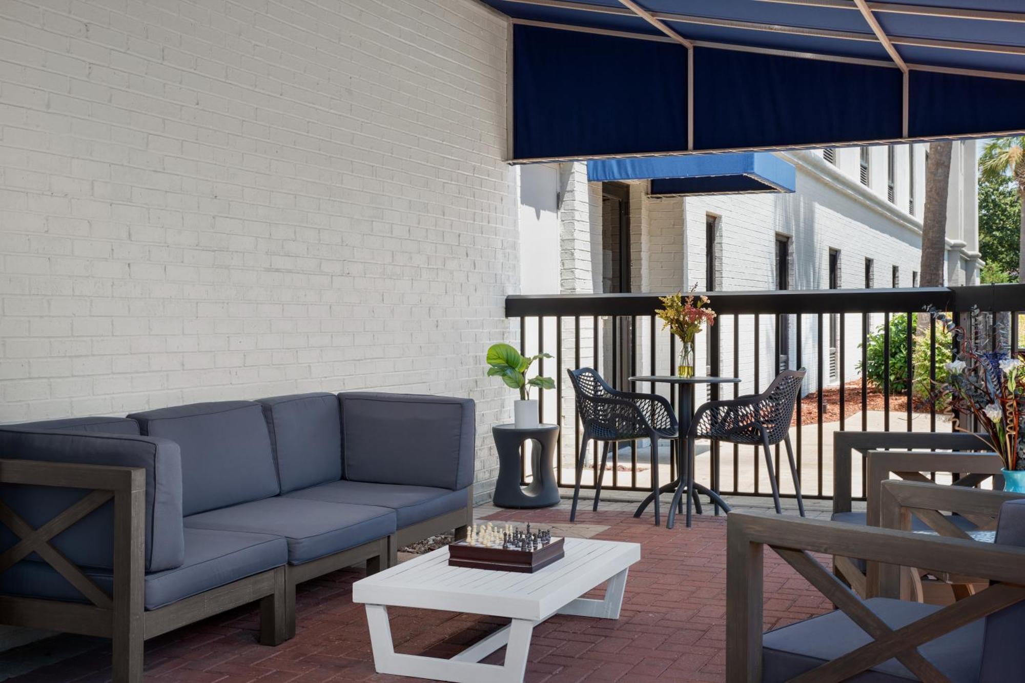 Hampton Inn By Hilton Panama City Beach Upper Grand Lagoon Exterior photo