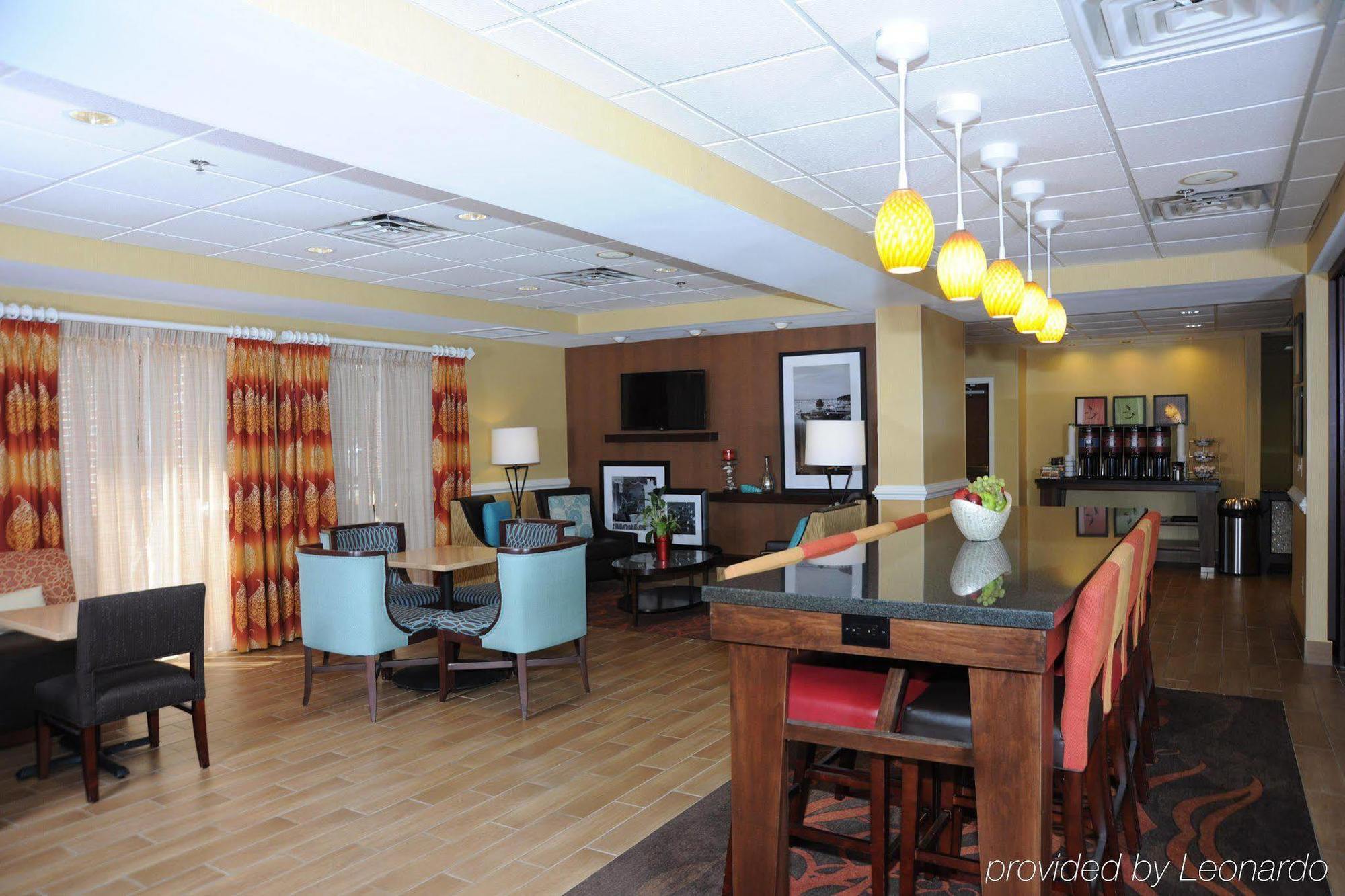 Hampton Inn By Hilton Panama City Beach Upper Grand Lagoon Exterior photo